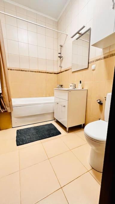 Otopeni Airport Apartment With Private Garden Eksteriør bilde