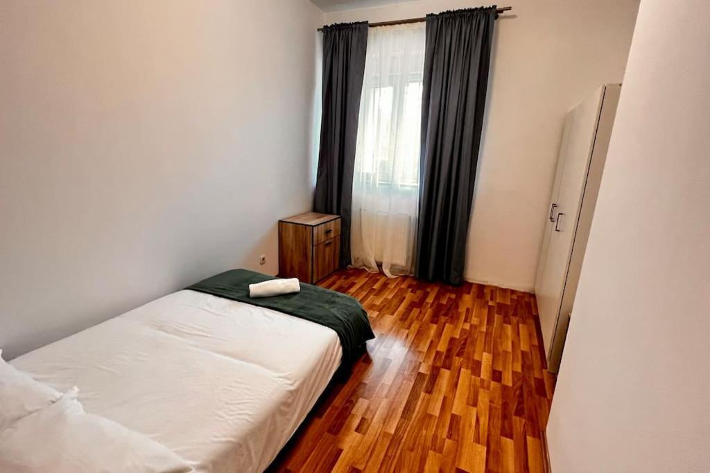 Otopeni Airport Apartment With Private Garden Eksteriør bilde