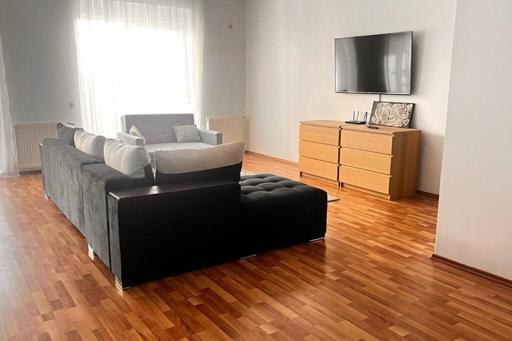 Otopeni Airport Apartment With Private Garden Eksteriør bilde