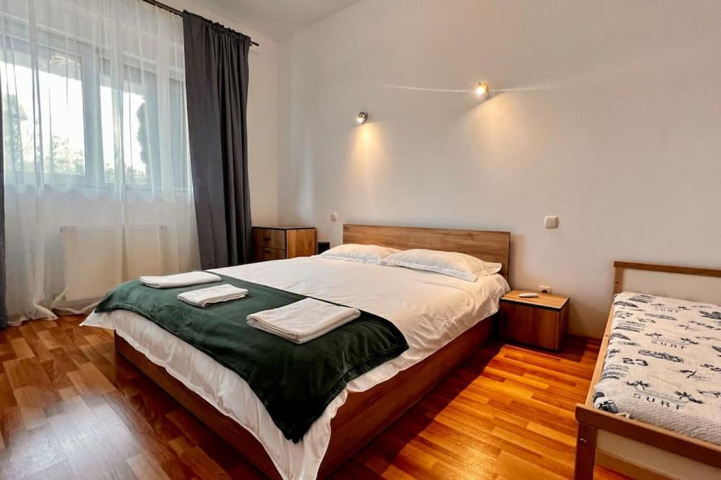 Otopeni Airport Apartment With Private Garden Eksteriør bilde