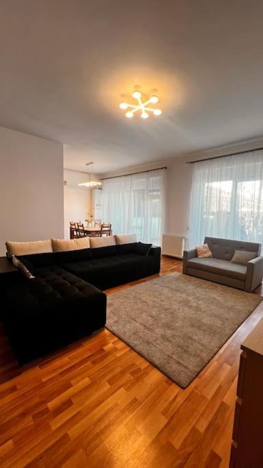 Otopeni Airport Apartment With Private Garden Eksteriør bilde