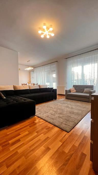 Otopeni Airport Apartment With Private Garden Eksteriør bilde