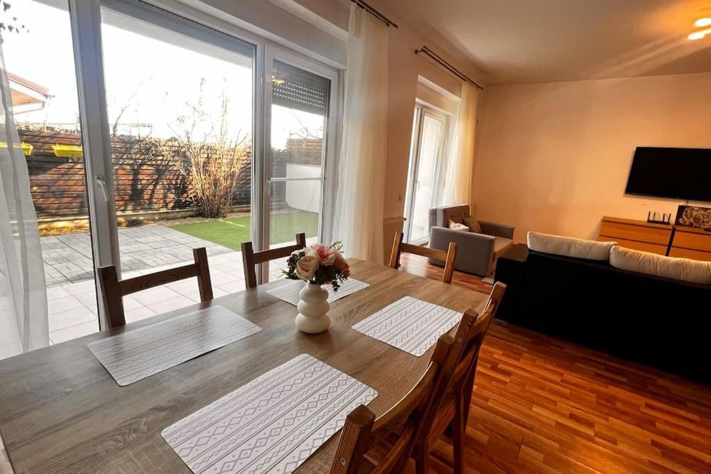 Otopeni Airport Apartment With Private Garden Eksteriør bilde