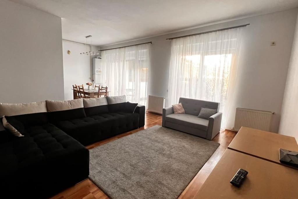 Otopeni Airport Apartment With Private Garden Eksteriør bilde