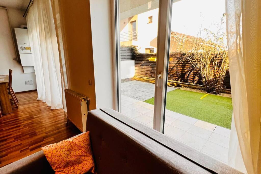 Otopeni Airport Apartment With Private Garden Eksteriør bilde