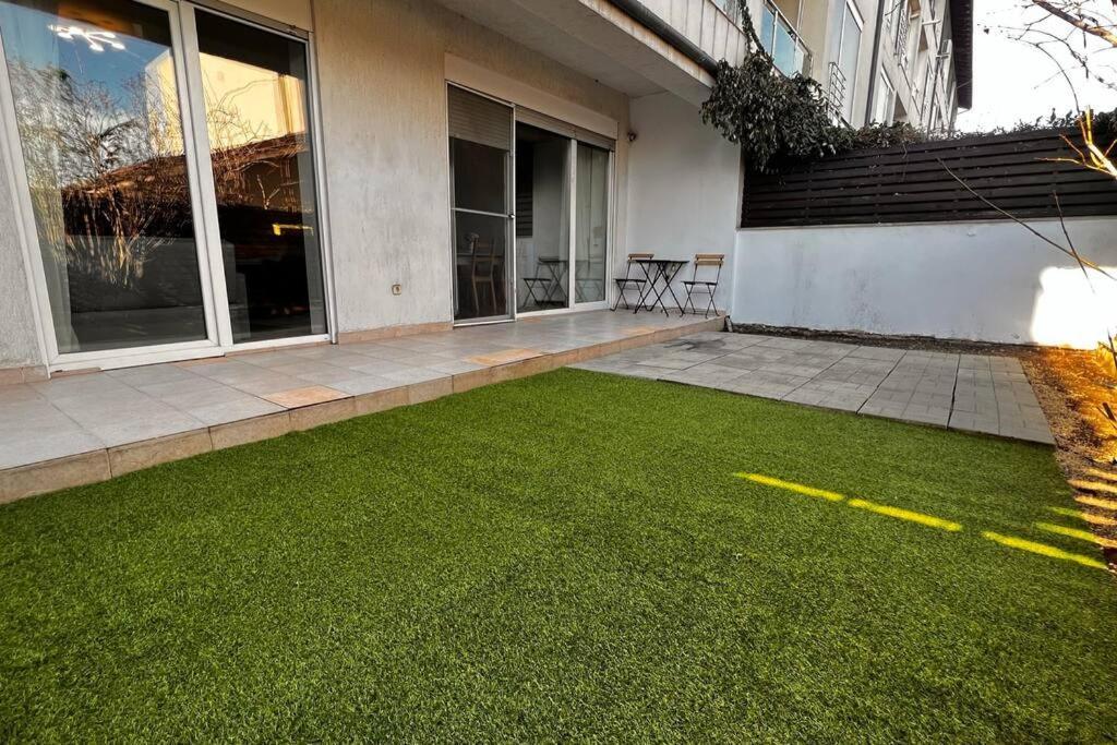 Otopeni Airport Apartment With Private Garden Eksteriør bilde