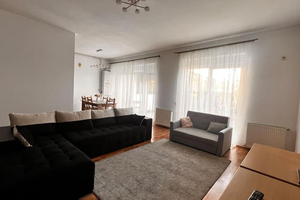 Otopeni Airport Apartment With Private Garden Eksteriør bilde
