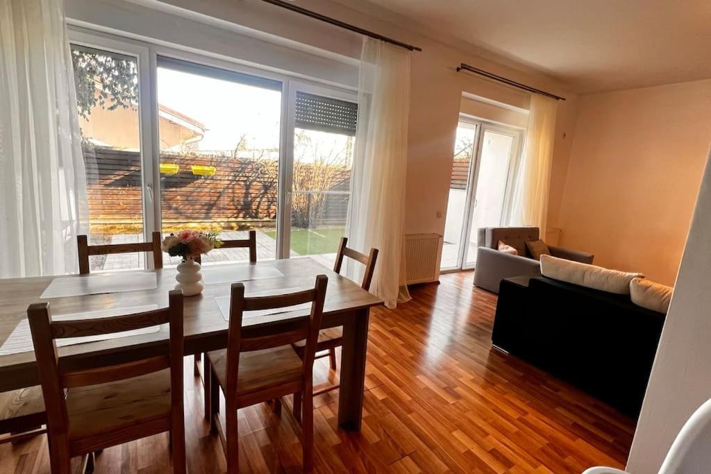 Otopeni Airport Apartment With Private Garden Eksteriør bilde