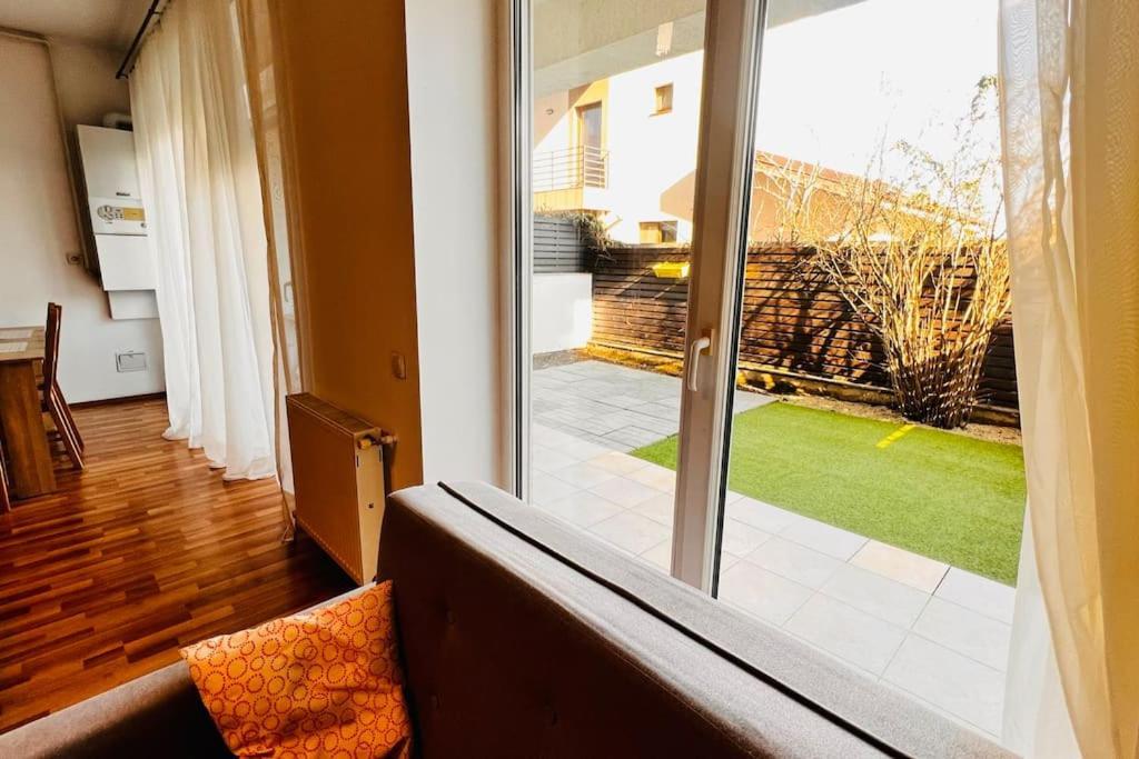 Otopeni Airport Apartment With Private Garden Eksteriør bilde